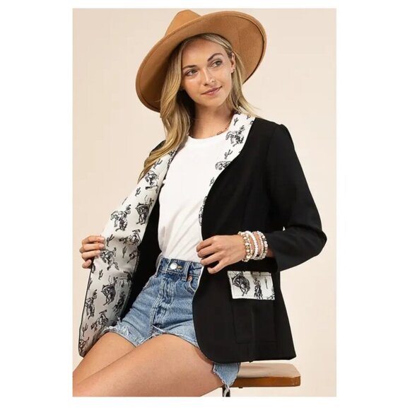 Avery Bucking Horses Print Contrast Blazer - Picture 5 of 7